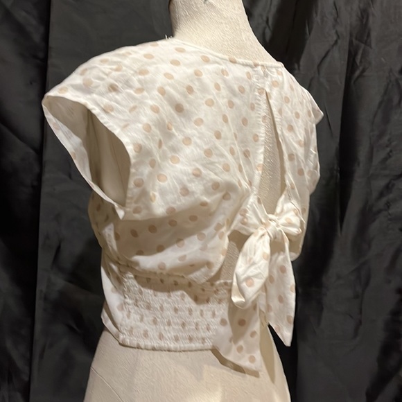 White top with tan polkadots - Picture 3 of 5